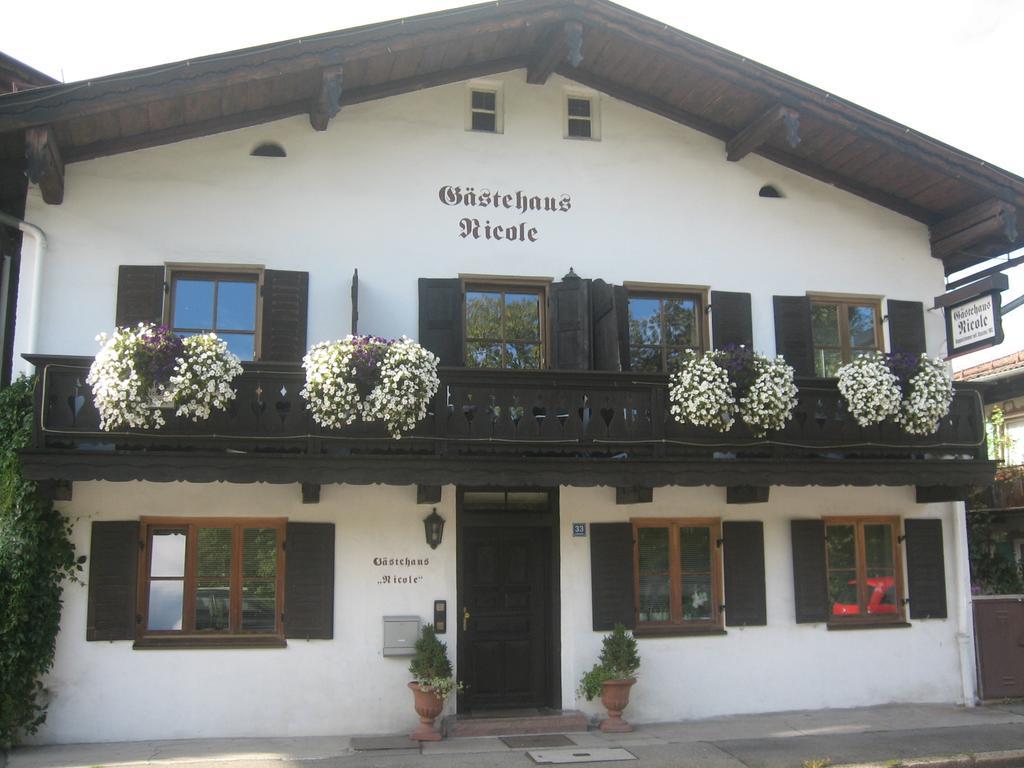 Gaestehaus Nicole การ์มิช-พาร์เทนเคียร์เชน ภายนอก รูปภาพ
