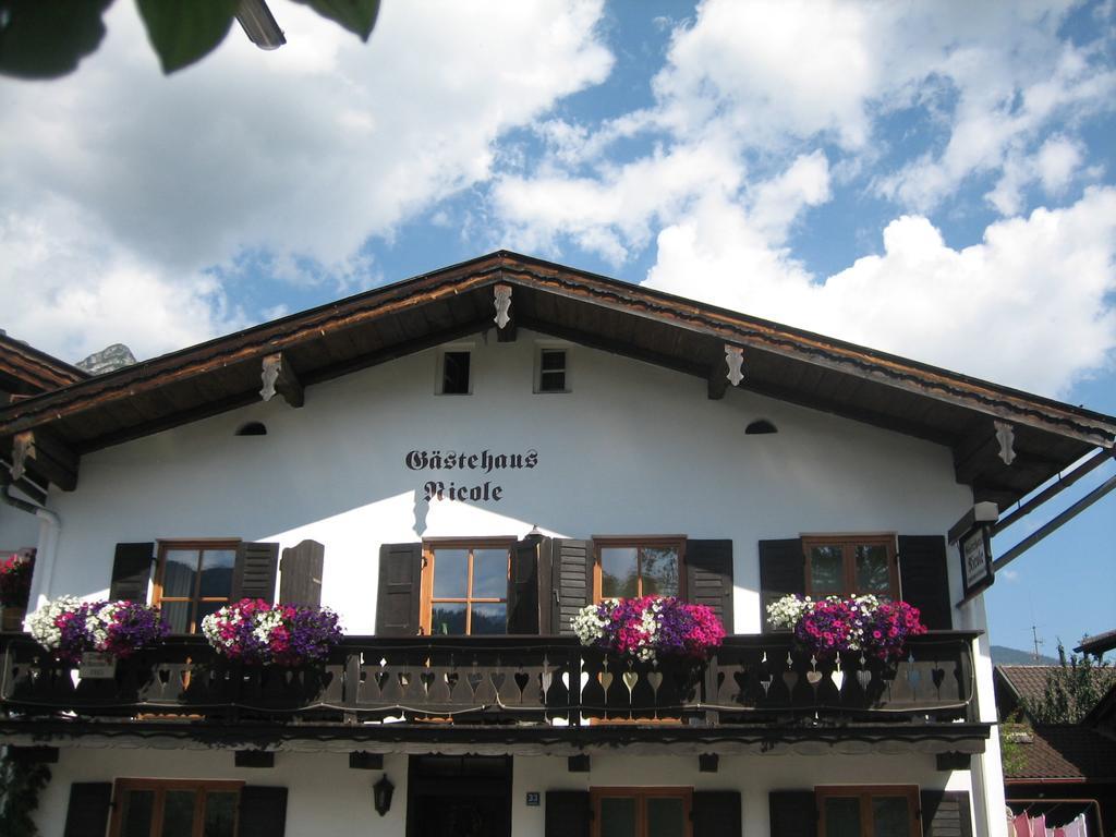 Gaestehaus Nicole การ์มิช-พาร์เทนเคียร์เชน ภายนอก รูปภาพ